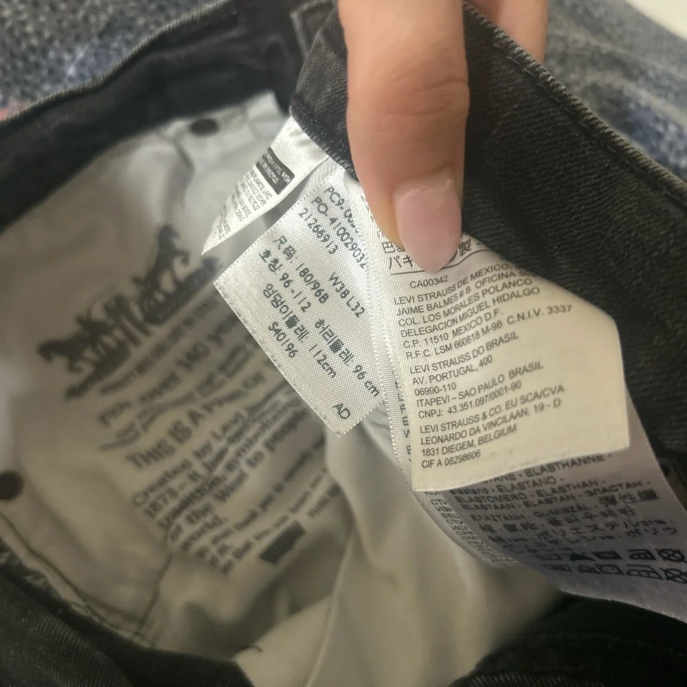 Distressed Levi’s 505 Regular Fit Straight Leg Black Denim Jeans W38 L32 - Picture 2 of 8